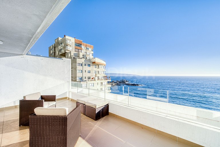 Exclusive apartment facing the sea in Cochoa.