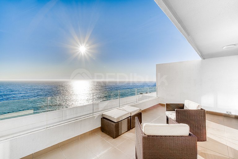 Exclusive apartment facing the sea in Cochoa.