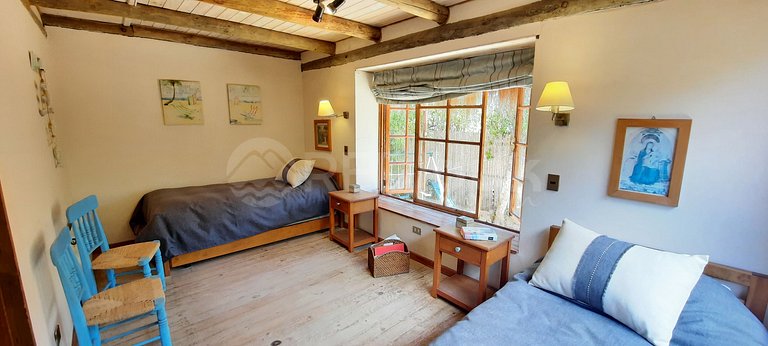 Casa en Zapallar con hermosa vista y jardín.