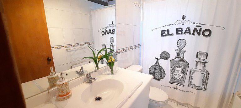 Casa en Zapallar con hermosa vista y jardín.