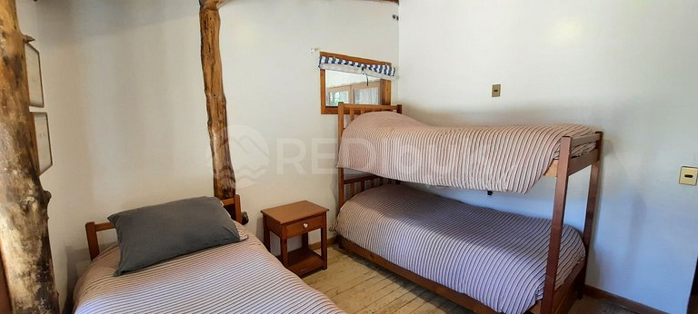 House in Zapallar with beautiful view and garden.