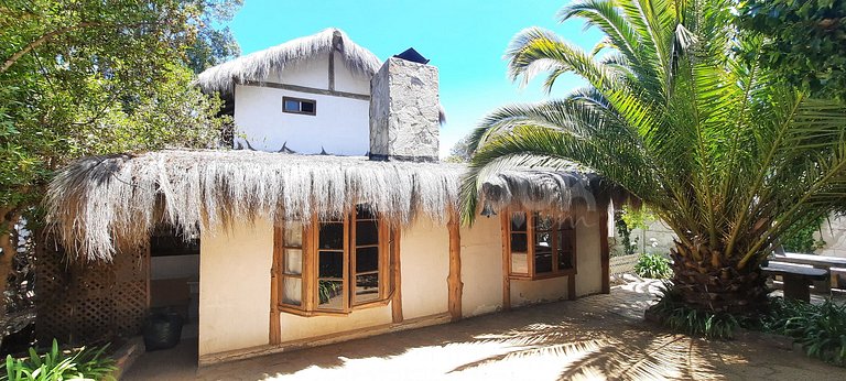 Casa en Zapallar con hermosa vista y jardín.