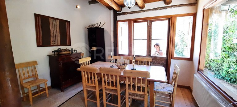 Casa en Zapallar con hermosa vista y jardín.