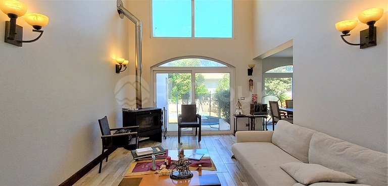 Spacious House with good location in El Canelo