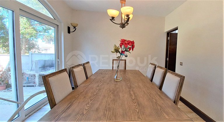 Spacious House with good location in El Canelo