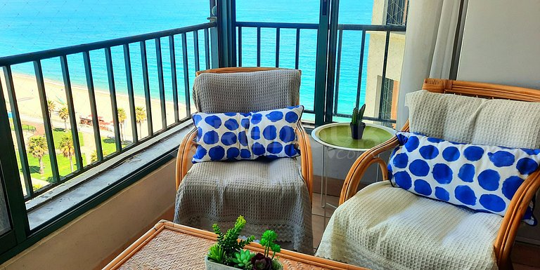 First Line Apartment with Sea View
