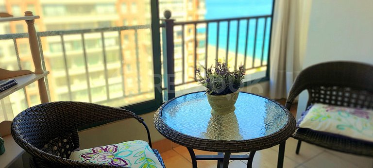 First Line Apartment with Sea View