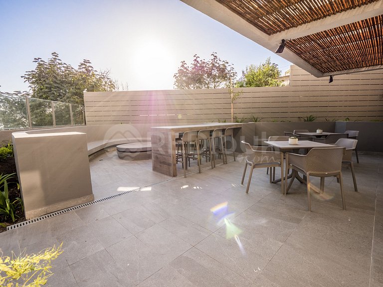 Studio apartment with a beautiful view.