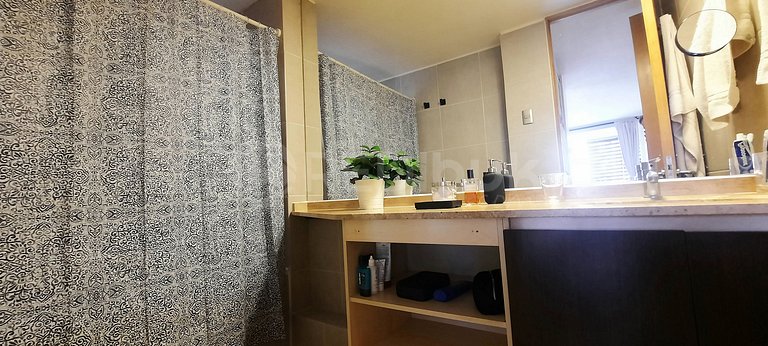 Spacious apartment in the exclusive sector of Vitacura.