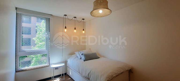 Spacious apartment in the exclusive sector of Vitacura.