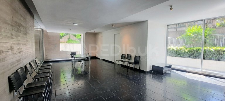 Spacious apartment in the exclusive sector of Vitacura.