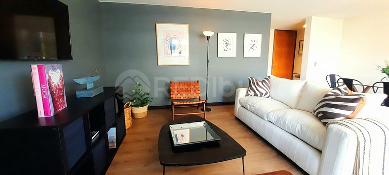 Spacious apartment in the exclusive sector of Vitacura.