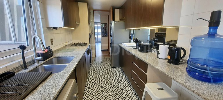 Spacious apartment in the exclusive sector of Vitacura.