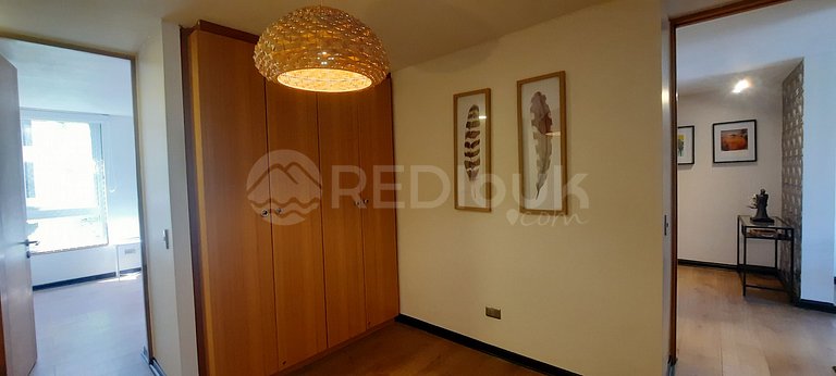 Spacious apartment in the exclusive sector of Vitacura.