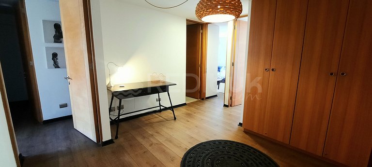 Spacious apartment in the exclusive sector of Vitacura.