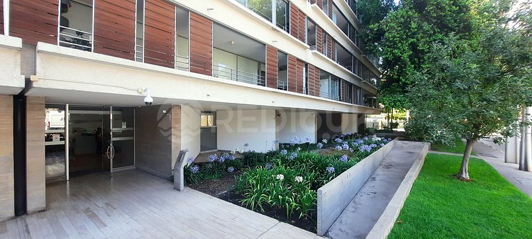 Spacious apartment in the exclusive sector of Vitacura.