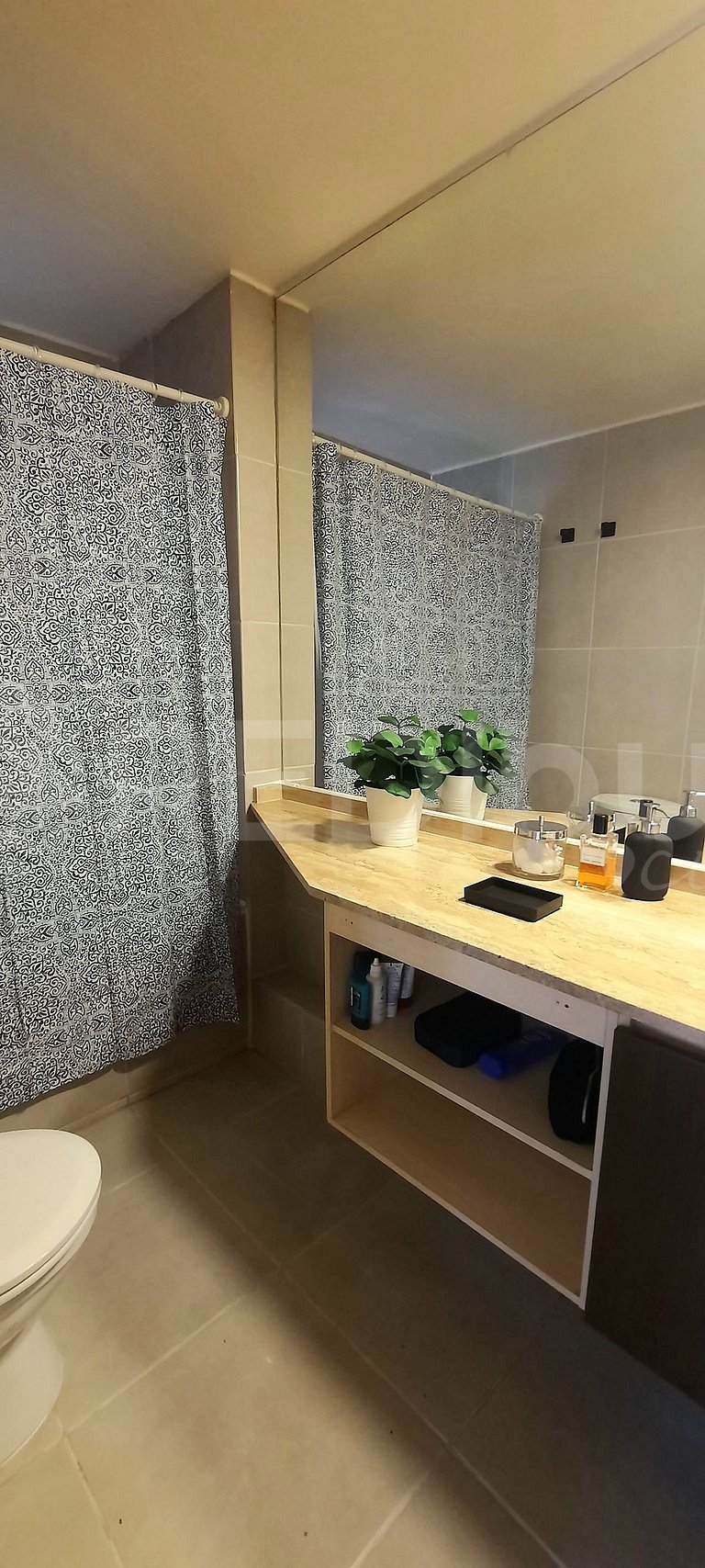 Spacious apartment in the exclusive sector of Vitacura.