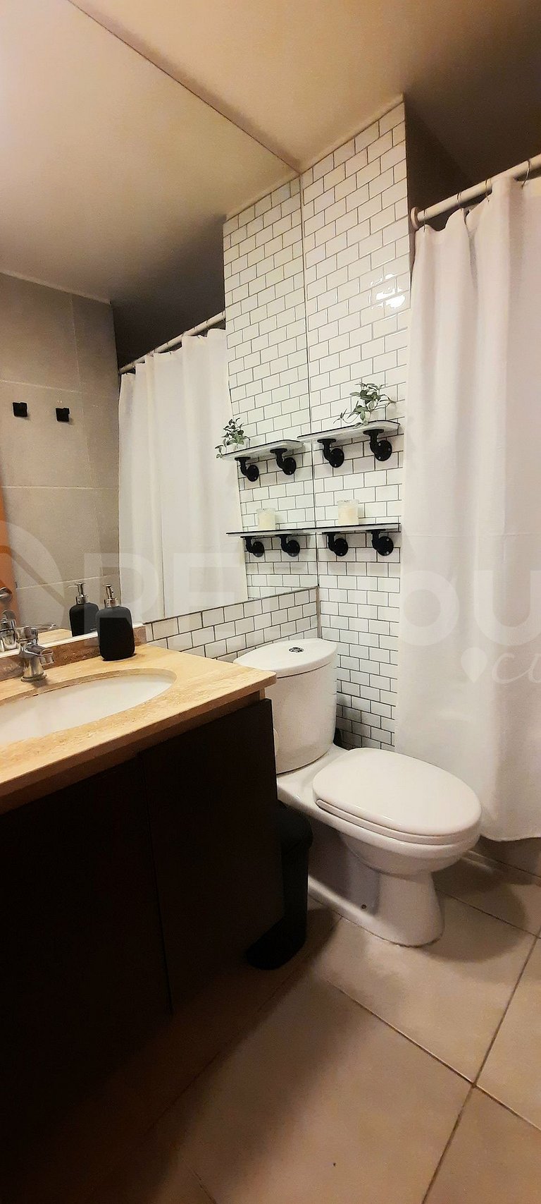 Spacious apartment in the exclusive sector of Vitacura.