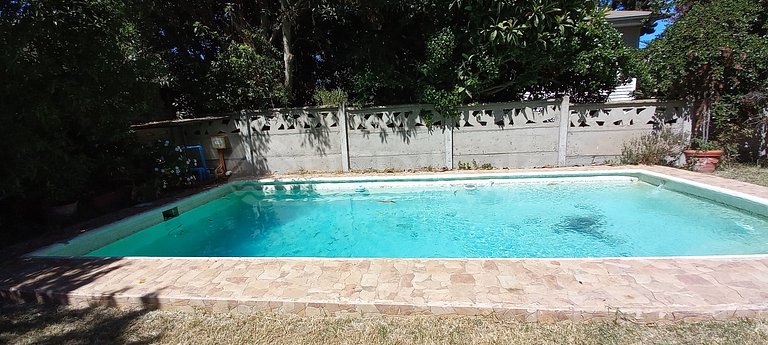 Amplia Casa con buena ubicación en El Canelo