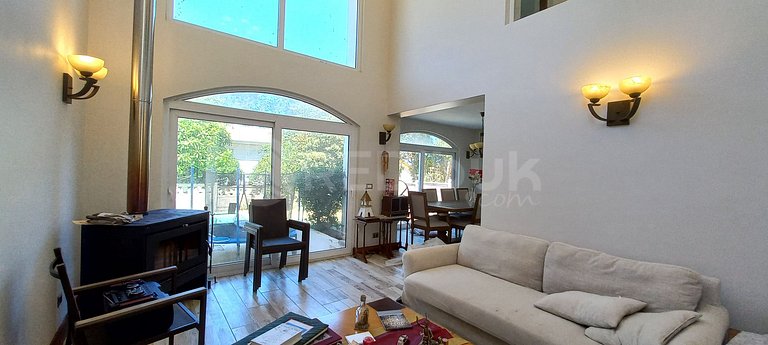 Spacious House with good location in El Canelo