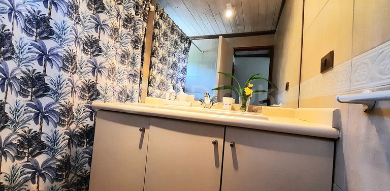 Casa en Zapallar con hermosa vista y jardín.