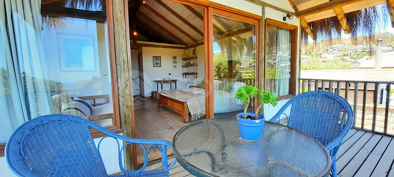 Casa en Zapallar con hermosa vista y jardín.