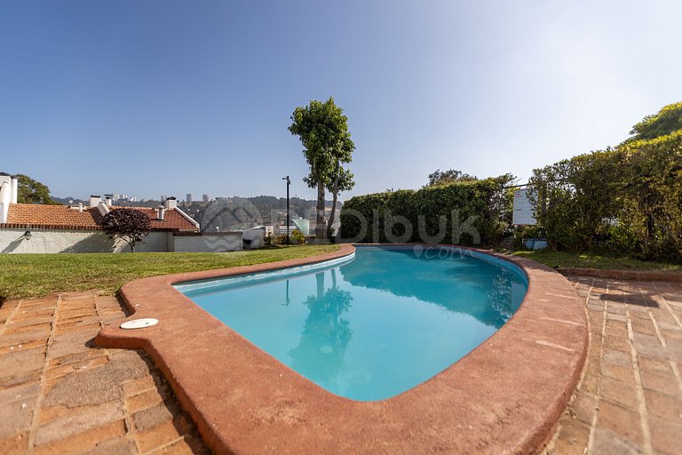 Comfortable House with Exceptional Location in Reñaca