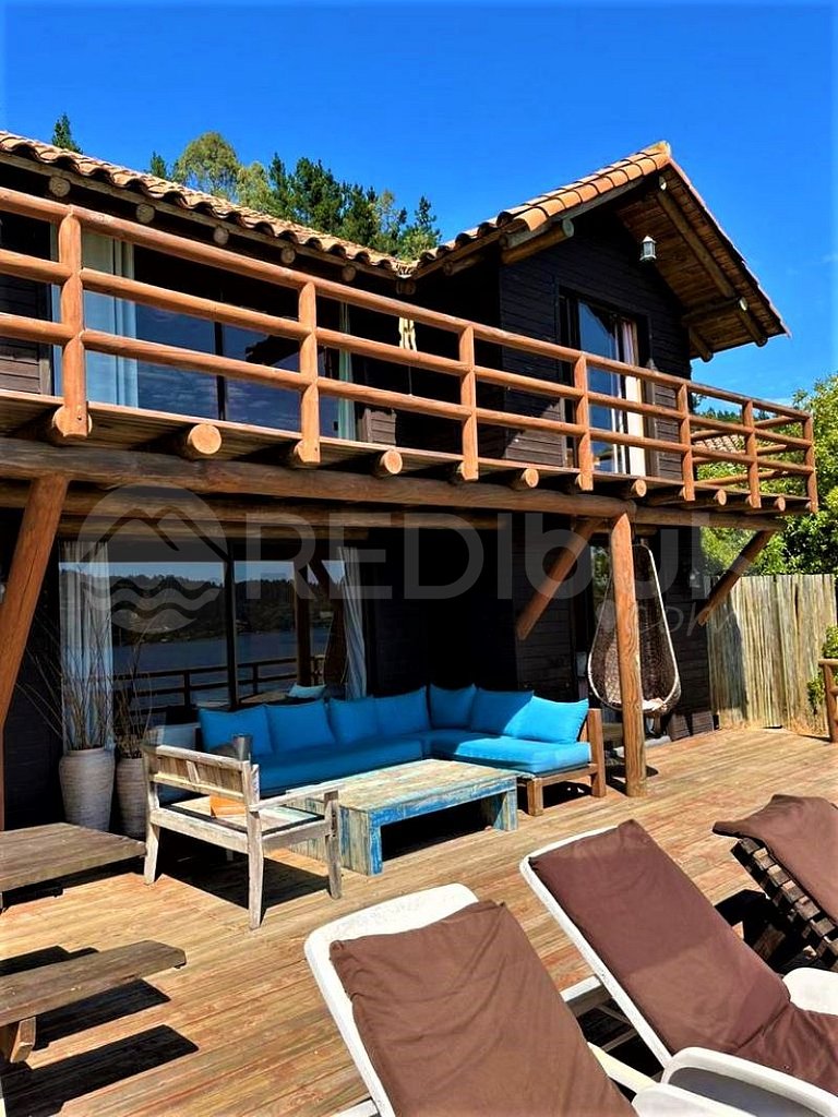 Beautiful House on Lake Vichuquen with Hot Tub