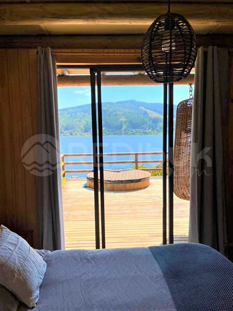 Beautiful House on Lake Vichuquen with Hot Tub