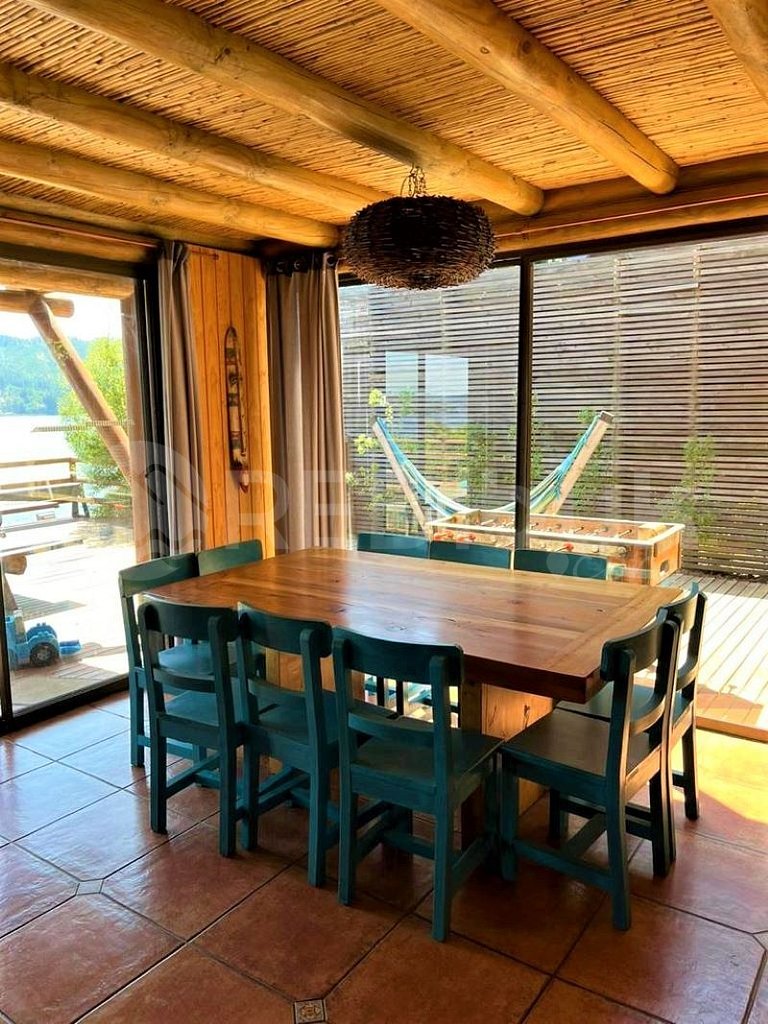 Beautiful House on Lake Vichuquen with Hot Tub