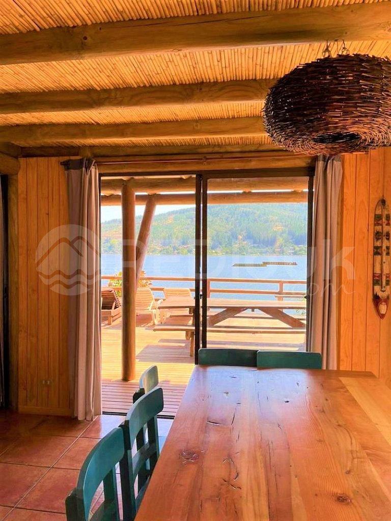 Beautiful House on Lake Vichuquen with Hot Tub