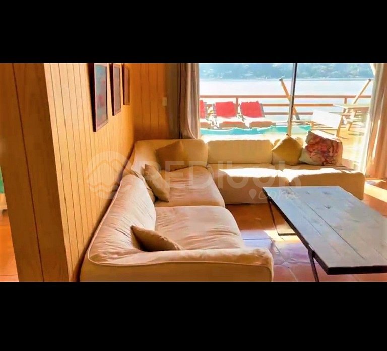 Beautiful House on Lake Vichuquen with Hot Tub