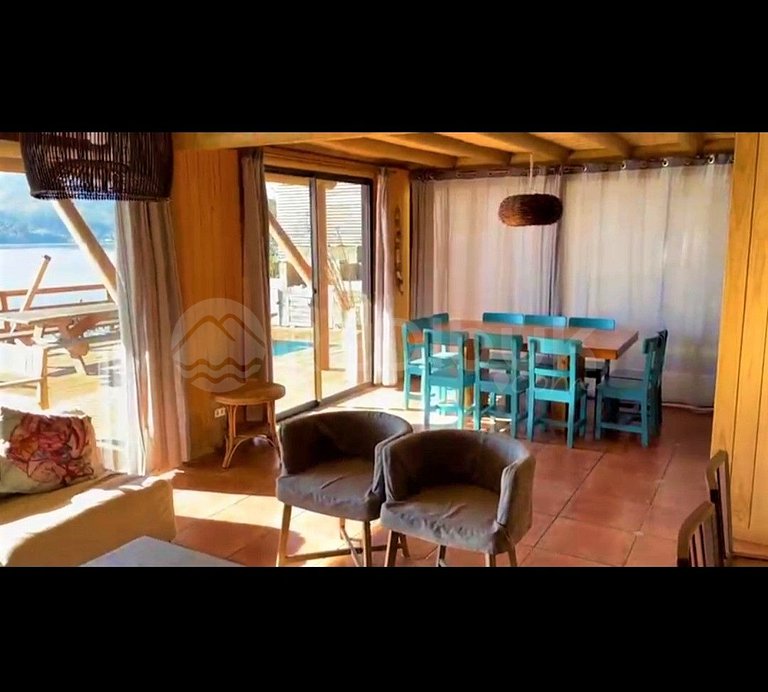Beautiful House on Lake Vichuquen with Hot Tub