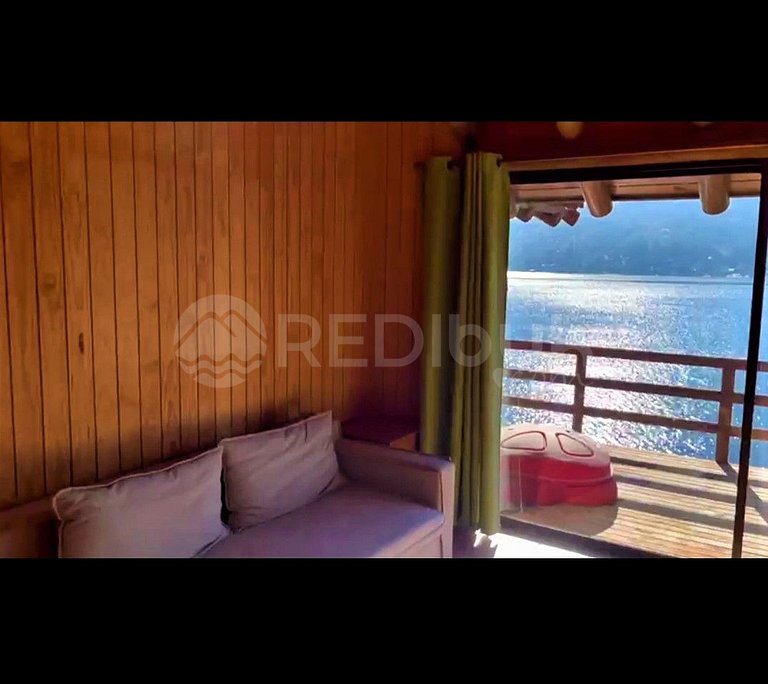 Beautiful House on Lake Vichuquen with Hot Tub