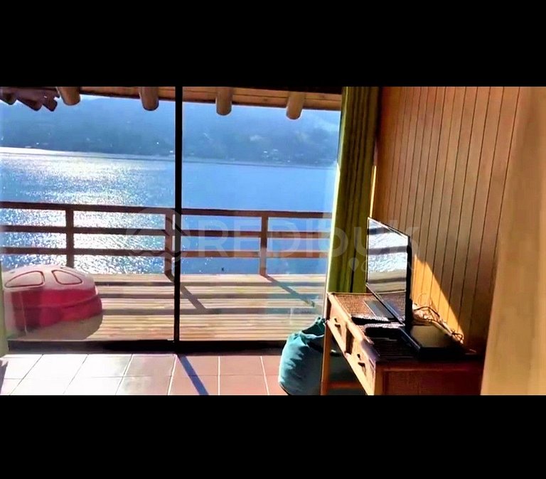 Beautiful House on Lake Vichuquen with Hot Tub