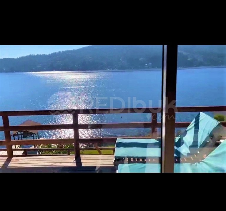 Beautiful House on Lake Vichuquen with Hot Tub