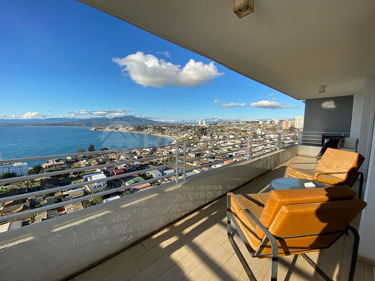 Family apartment with large terrace in Concón.