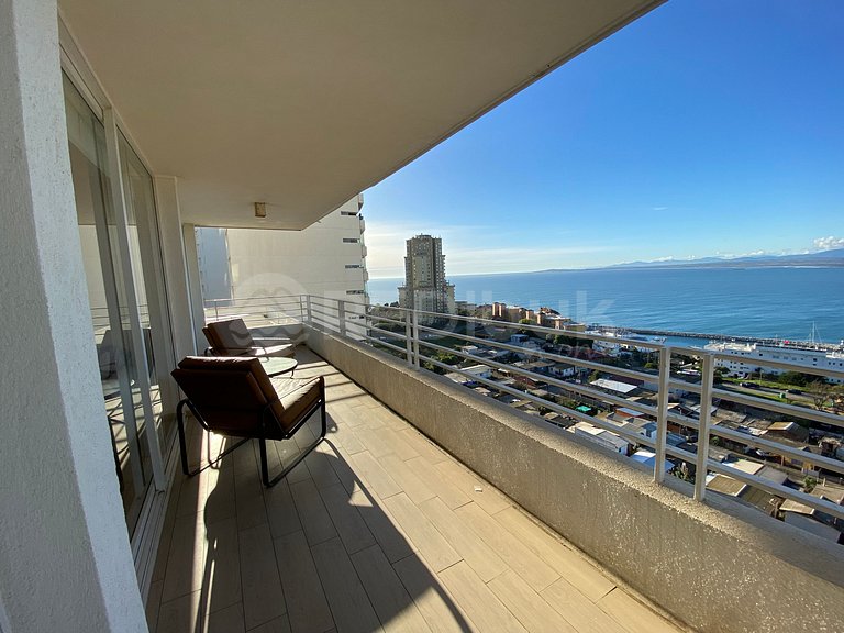 Family apartment with large terrace in Concón.