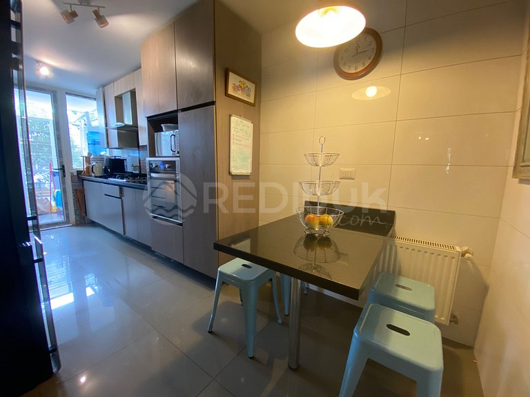 Spacious and Beautiful, Close to Metro and Parks