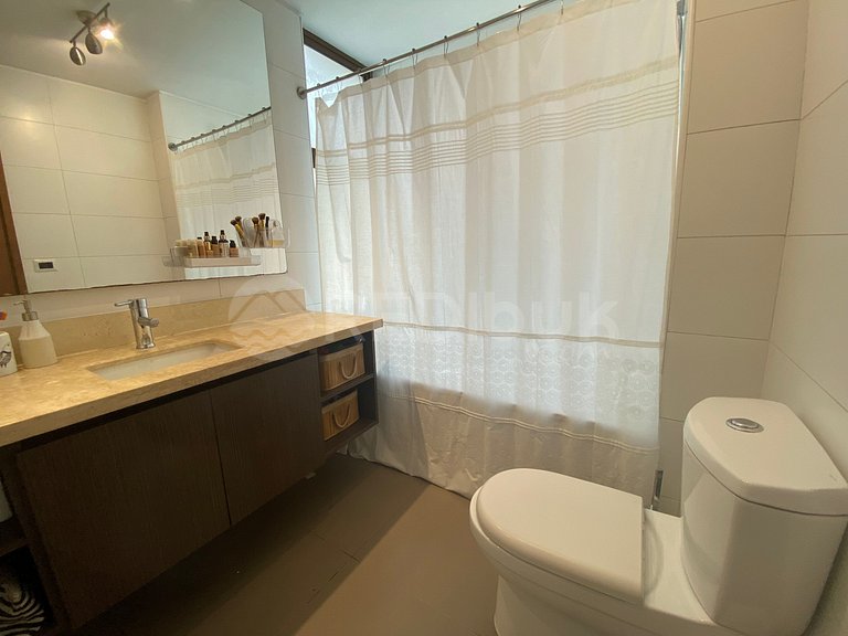 Spacious and Beautiful, Close to Metro and Parks