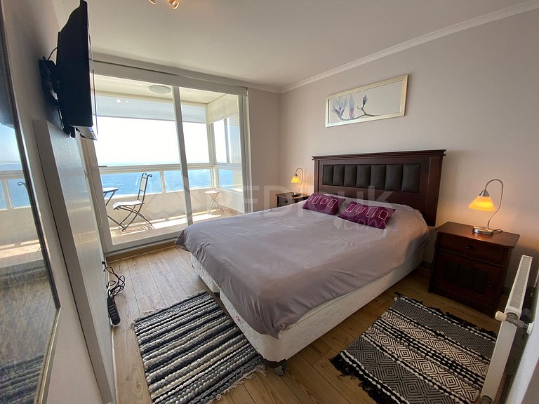 Apartment with panoramic ocean views in Concón