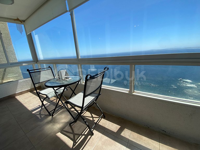 Apartment with panoramic ocean views in Concón