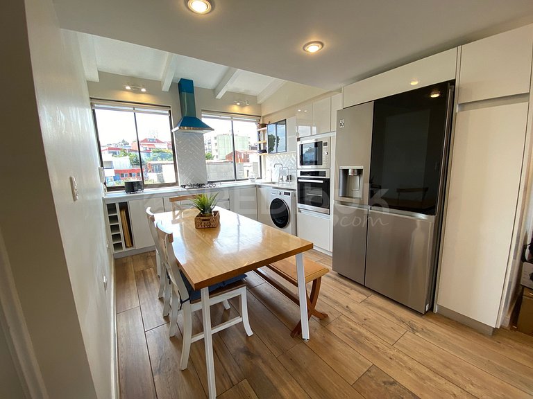 Modern, illuminated and centrally located, Valparaiso