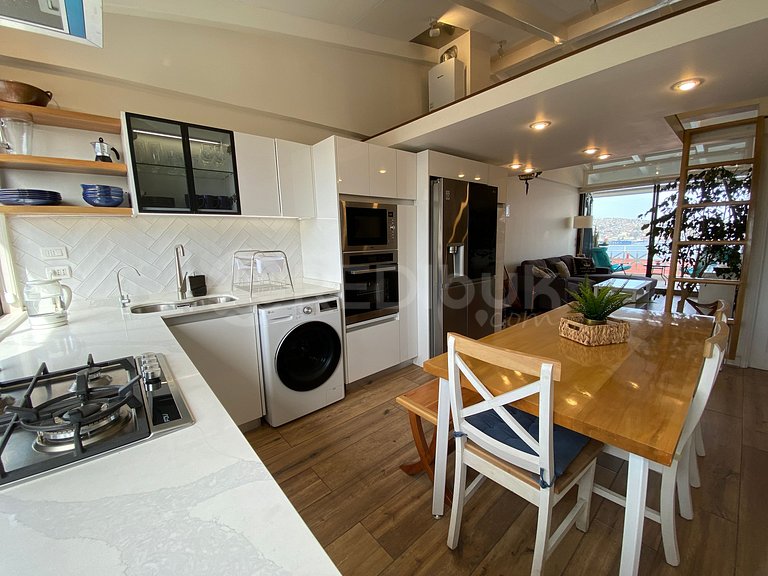Modern, illuminated and centrally located, Valparaiso