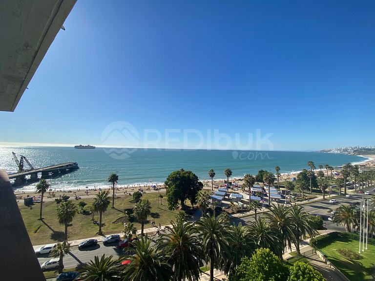Apartment excellent location in front of the beach
