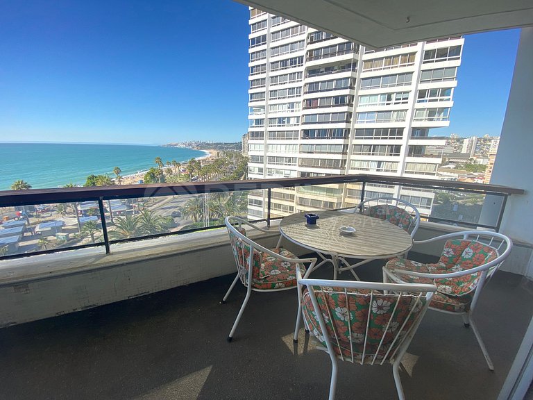 Apartment excellent location in front of the beach