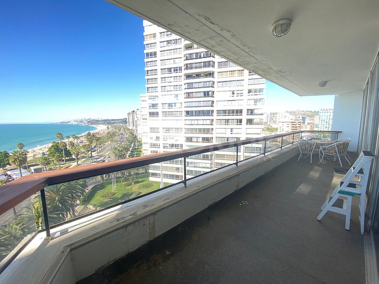 Apartment excellent location in front of the beach