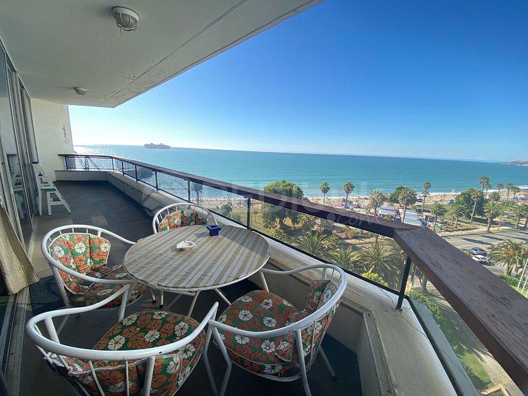 Apartment excellent location in front of the beach