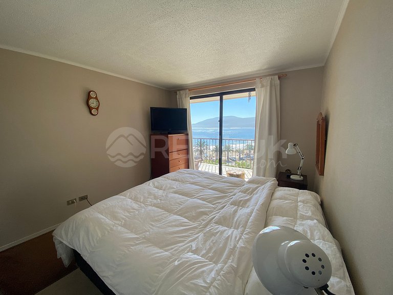 Spacious apartment with ocean views in Papudo.