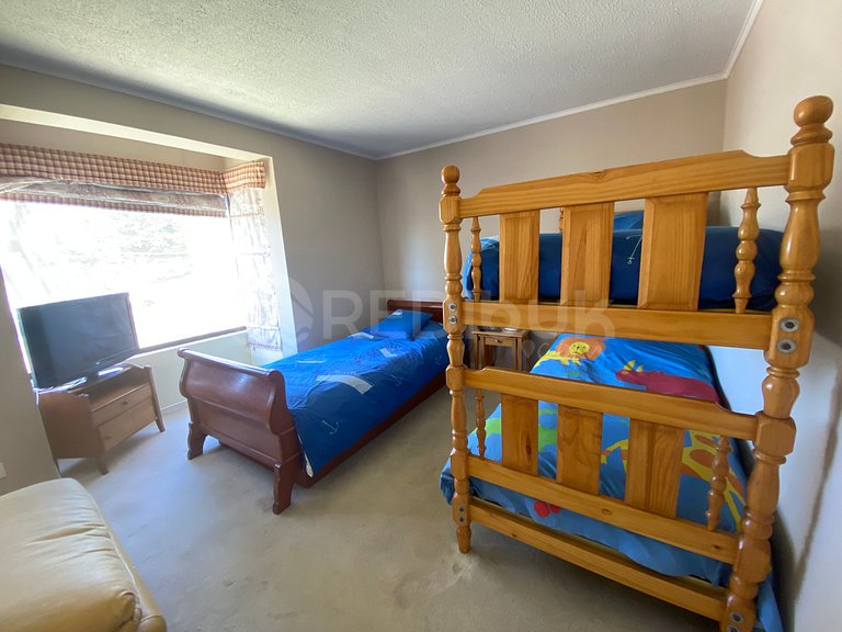 Spacious apartment with ocean views in Papudo.